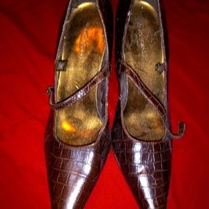 Issac Mizrahi pointed heels